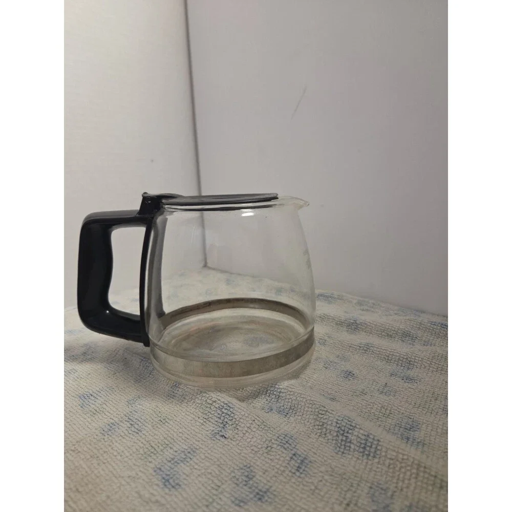 Coffee Maker 4 - 5 Cup Glass Carafe w/ drip hole in Lid